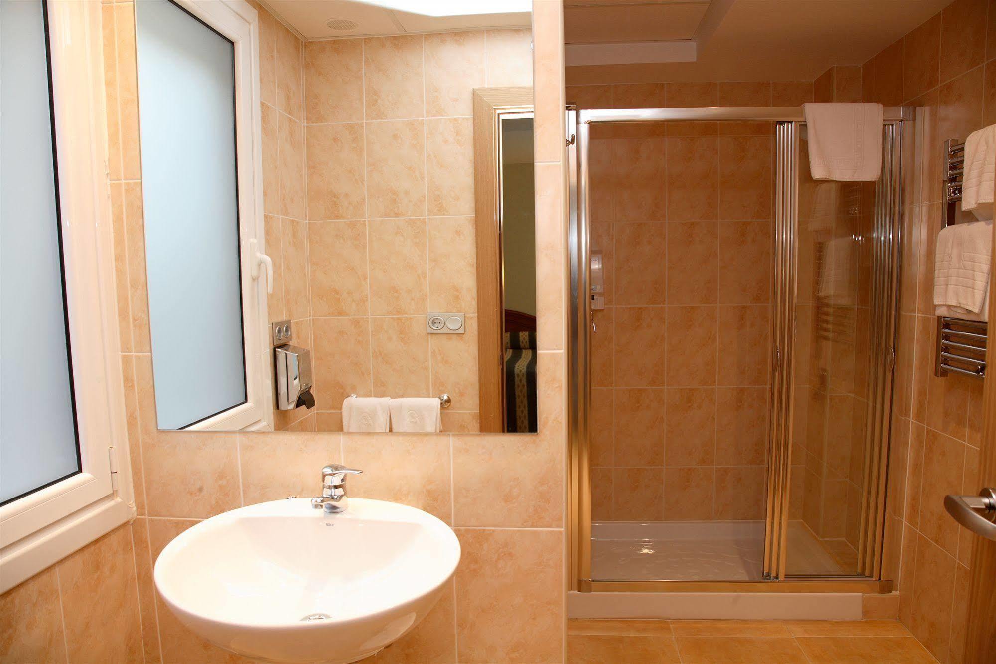 Hotel Villa De Ermua Dış mekan fotoğraf