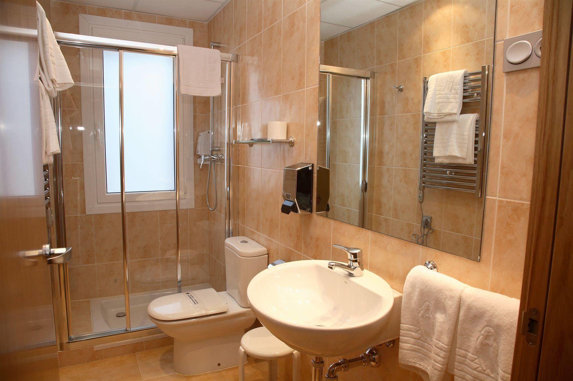 Hotel Villa De Ermua Dış mekan fotoğraf